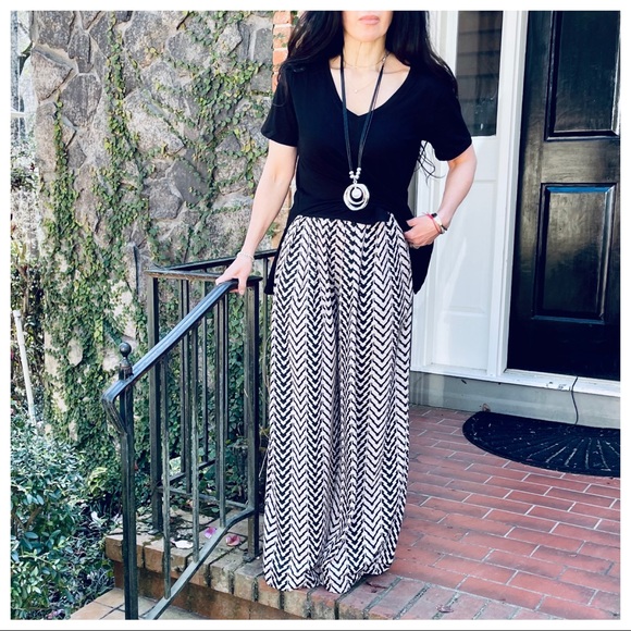 ShopEvelynne Pants - Super wide leg chevron print palazzo pants